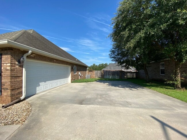 Building Photo - Full Brick 4 bedroom rental in Bonaire - Z...