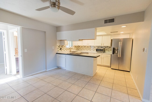 Building Photo - 1208 E Pebble Beach Dr