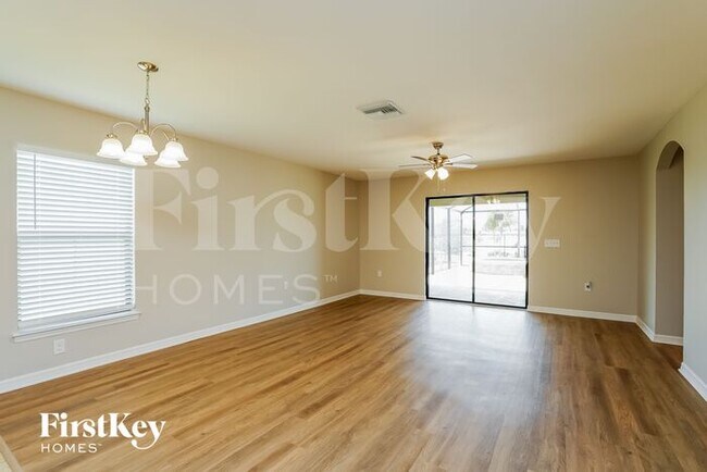 Foto del edificio - 708 Evening Shade Ln