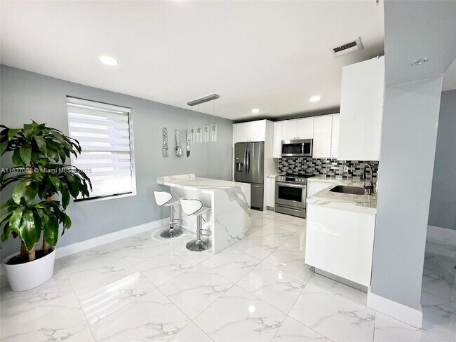 Foto del edificio - 460 NE 169th St