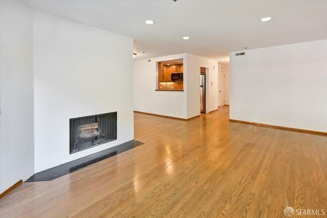 Building Photo - 154 Lombard St