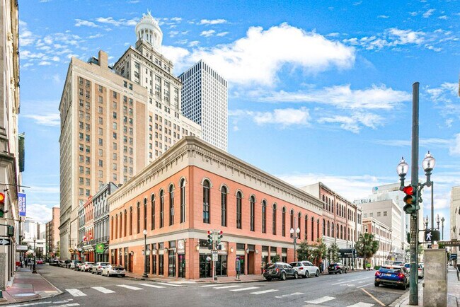 Building Photo - 300 Baronne St