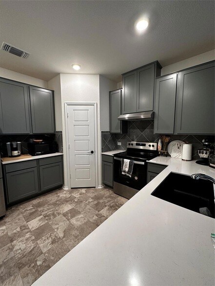 Foto del edificio - 7311 Gray Catbird Dr