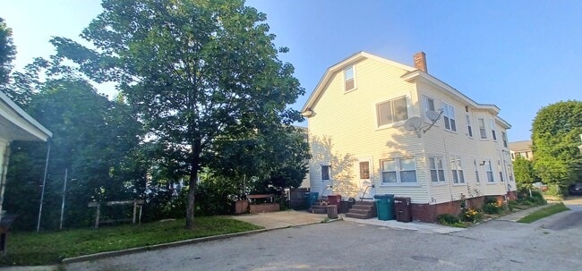 Building Photo - 119 Mount Washington St