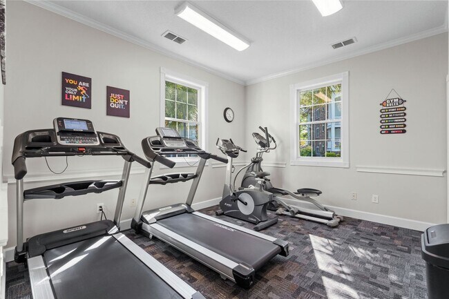 Foto del edificio - 686 Riverwalk Dr