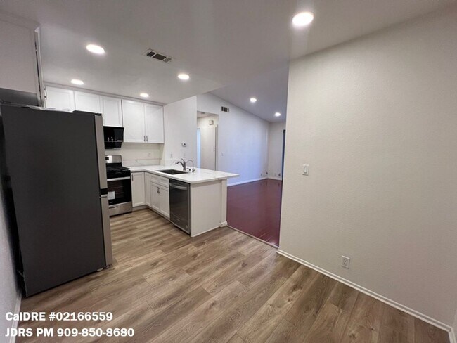 Building Photo - Second Floor Ontario 2 Bedroom Condo