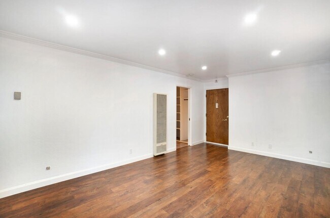 Building Photo - 3050 Los Prados St