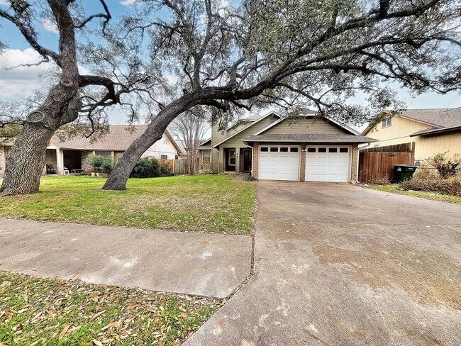Foto del edificio - 6703 Luckenbach Ln