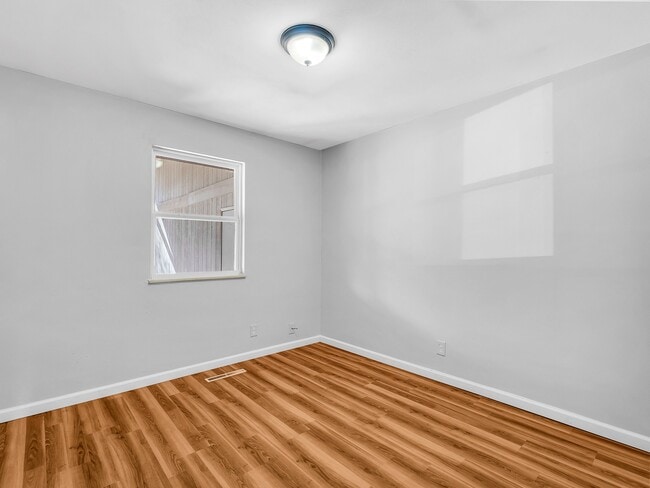 Building Photo - 106 Britanna Dr
