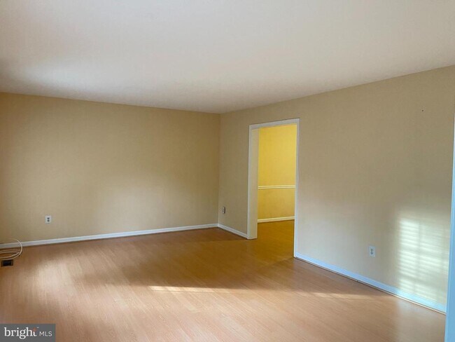 Building Photo - 904 Broad Oaks Dr