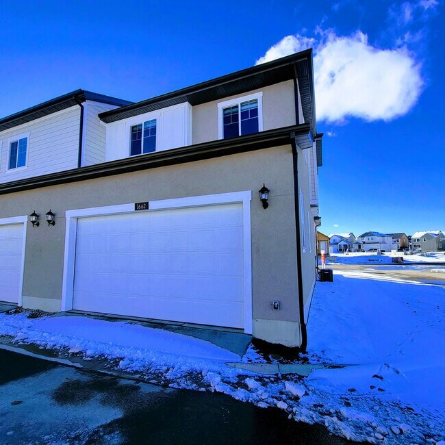 Foto del edificio - Stunning Townhome!