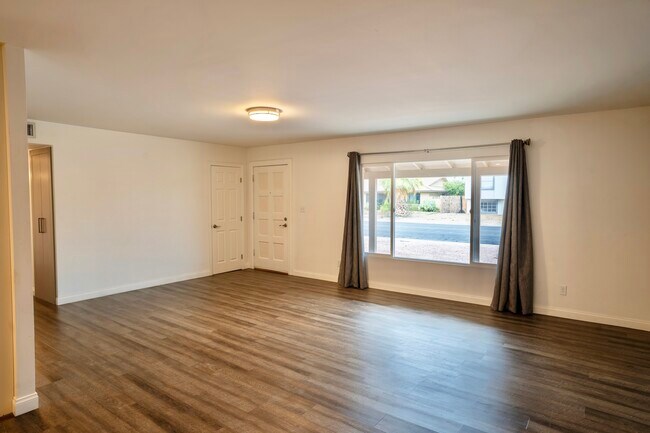 Sala de estar - 1728 E Laguna Dr