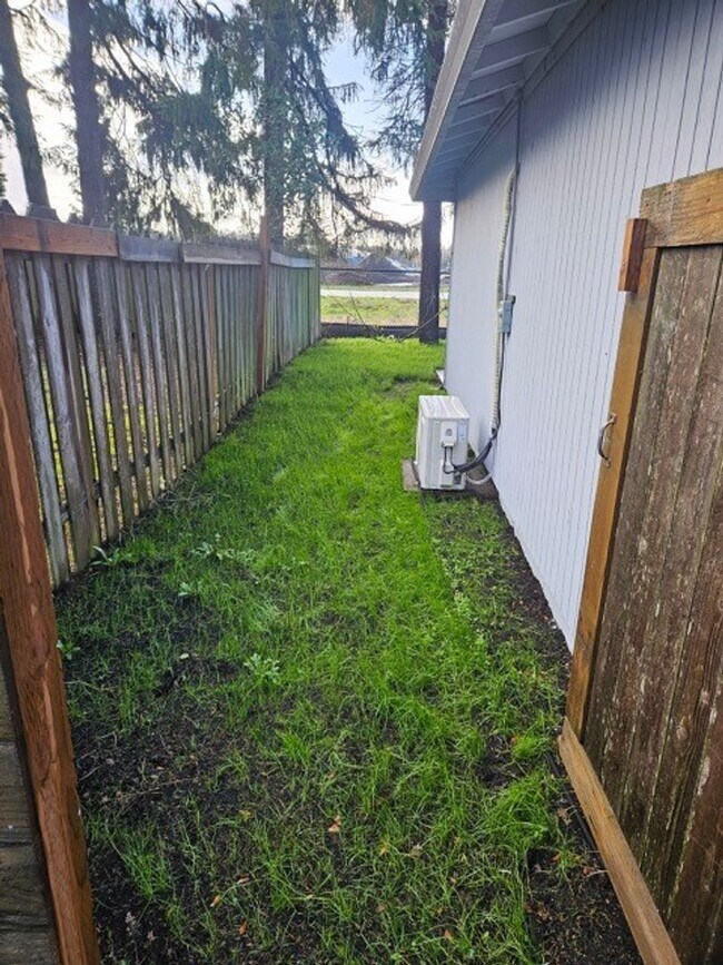 Foto del edificio - Charming 2-Bedroom Home with Garage in Prime Gresham Location