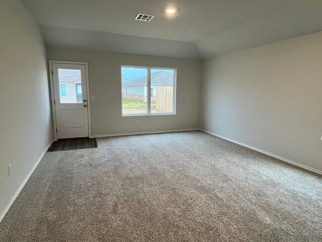 Foto del edificio - Newer Construction 4 Bed, 2 Bath - Piedmont Schools