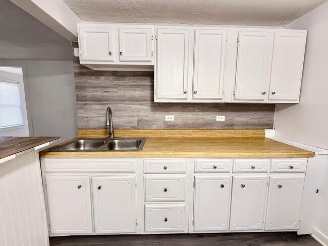 Foto del edificio - 35 Monroe Ave NE