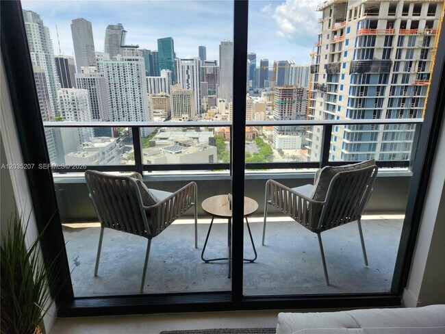 Foto del edificio - 601 NE 1st Ave