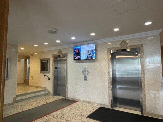 Photo du bâtiment - 255 Simcoe St N