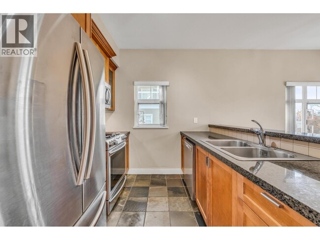 Building Photo - 7388 Macpherson Ave