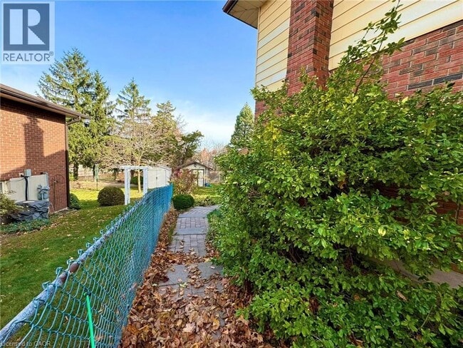 Building Photo - 86 Devonglen Dr