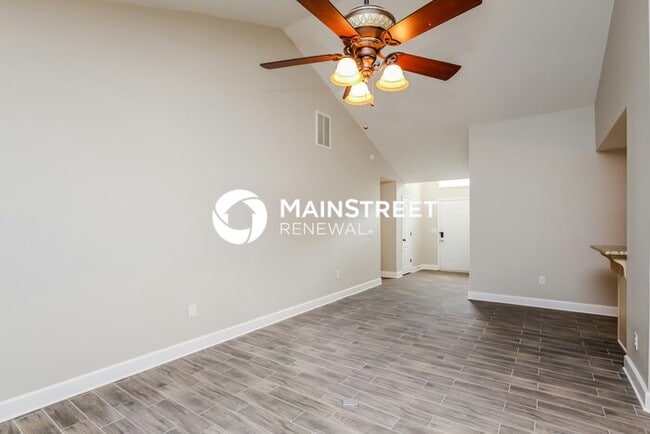Photo - 4 Bedroom Pet-Friendly Home in Hoschton, GA with Main Street Renewal