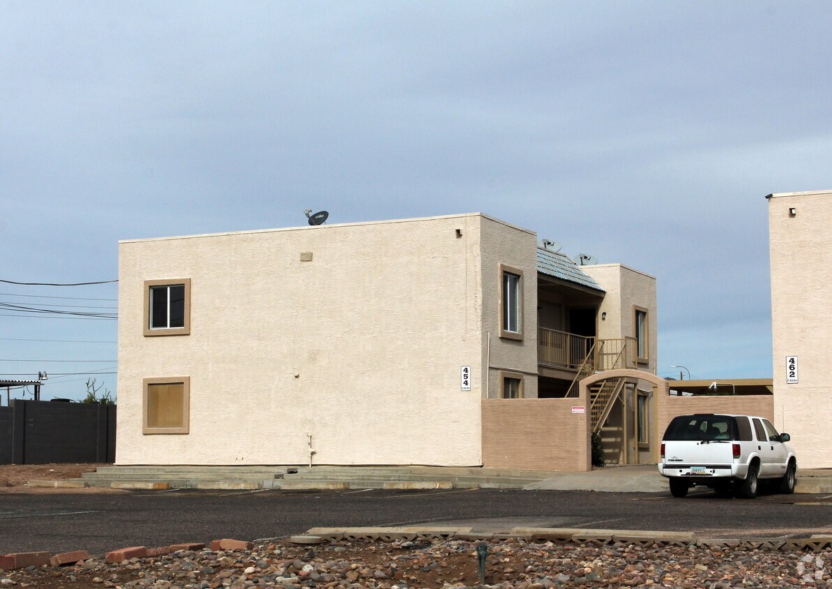 Building Photo - Courtyard Apartments
