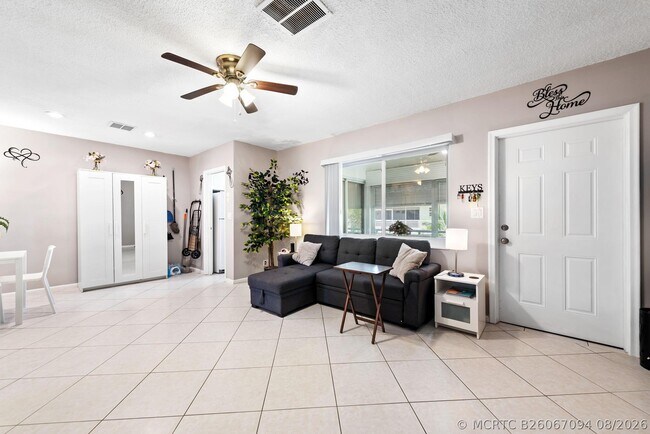 Foto del edificio - 2100 NE 38th St