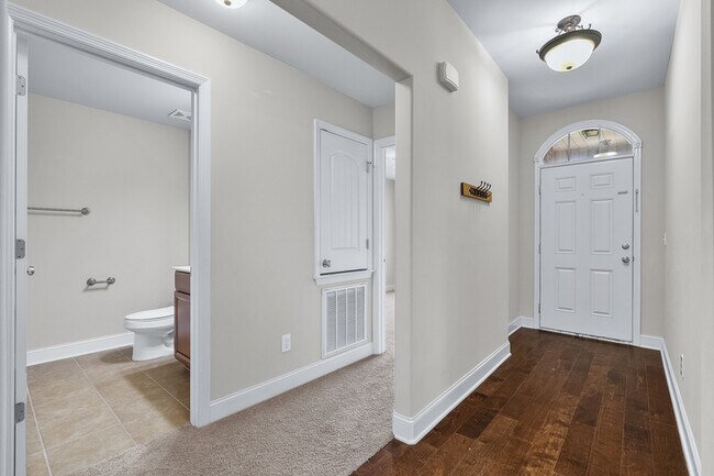 Building Photo - 6907 Breyerton Way Southeast