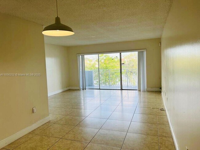Foto del edificio - 9359 Fontainebleau Blvd