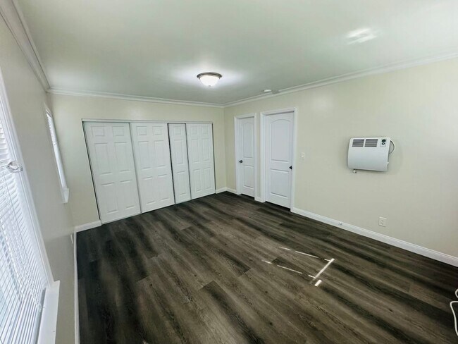 Building Photo - 2 bedroom plus a bonus room