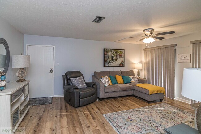 Foto del edificio - SHORT-TERM LEASE OPTIONS / FULLY FURNISHED APARTMENT/ ALL UTILITIES INCLUDED! WONDERFUL WAYNE MEM...