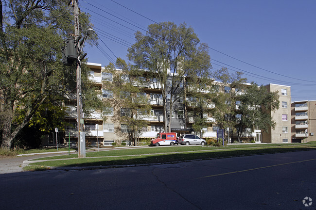 Building Photo - Riverpark Gardens