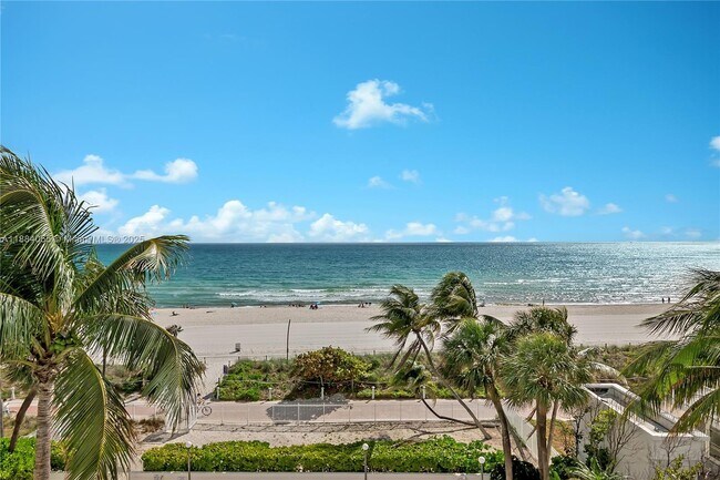 Foto del edificio - 5415 Collins Ave