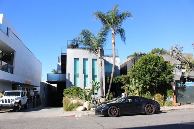 Foto del edificio - 613 N West Knoll Dr