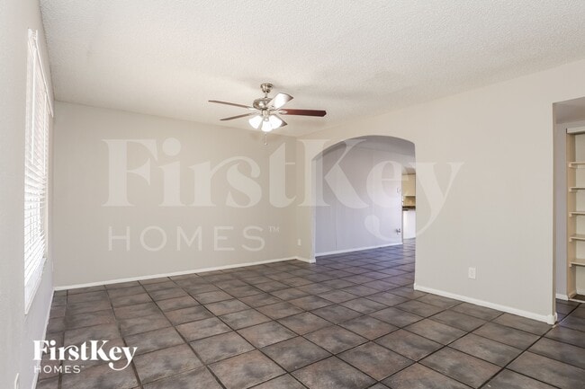 Building Photo - 4924 S Hazelton Ln