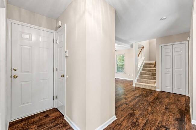Building Photo - NW - Updated Home with SS Appliances, Gran...