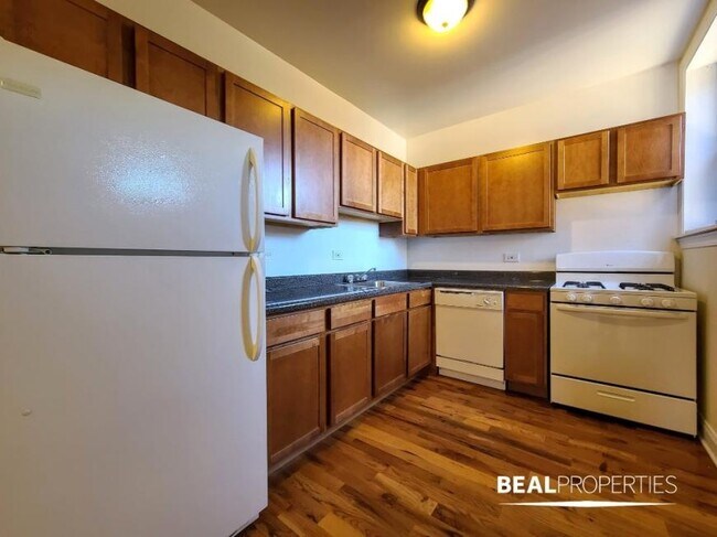 Foto del edificio - 2 bedroom in CHICAGO IL 60657