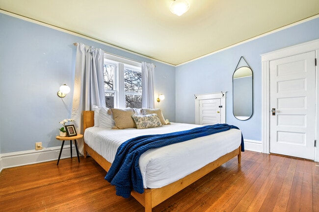 Photo - 835 E Boulder St House