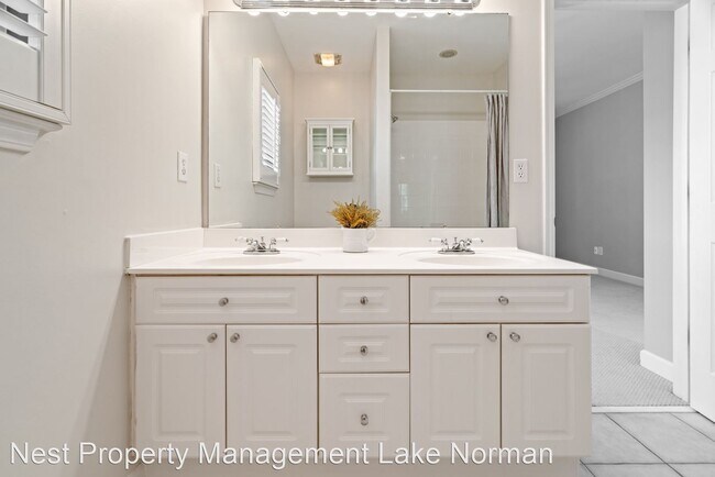 Building Photo - 3 br, 2.5 bath House - 20420 Greenway Heights