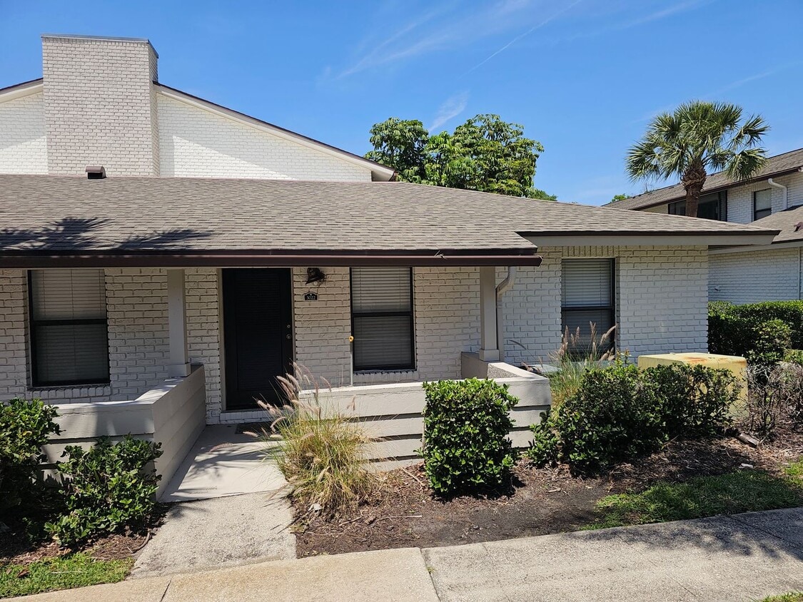 Primary Photo - 1 Bed 1 Bath Near Downtown