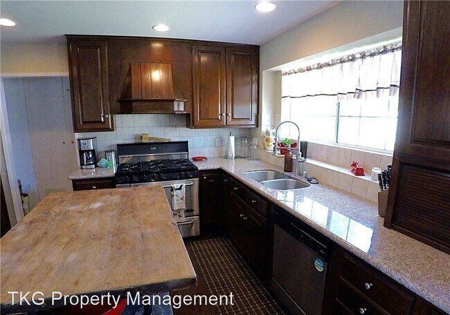 Foto del edificio - 3 br, 2 bath House - 1823 W. Broadway