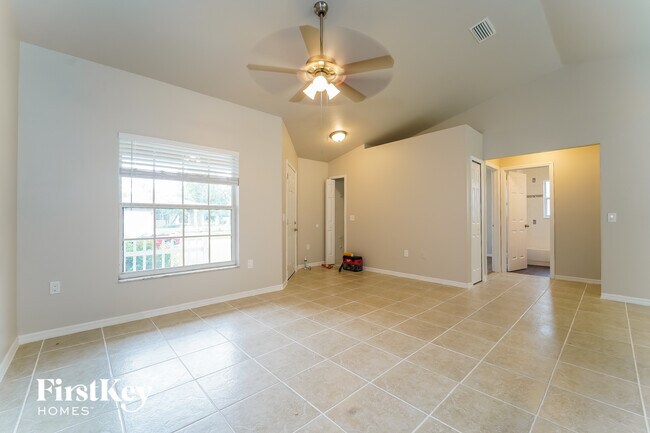 Foto del edificio - 3836 Candia Ave