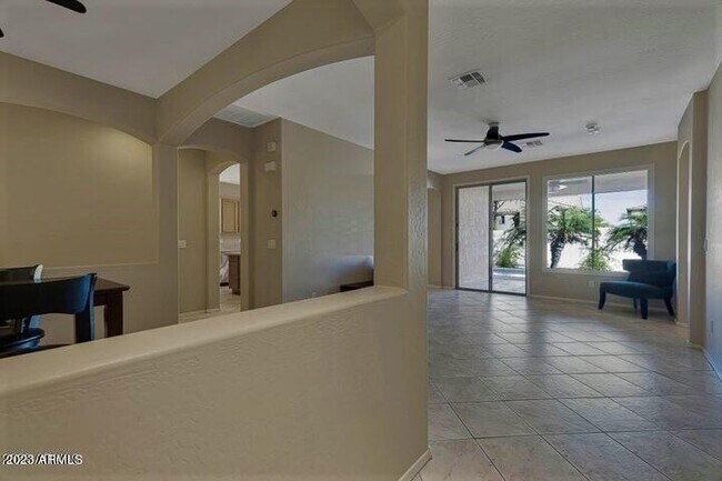 Foto del edificio - 1670 W Kingbird Dr