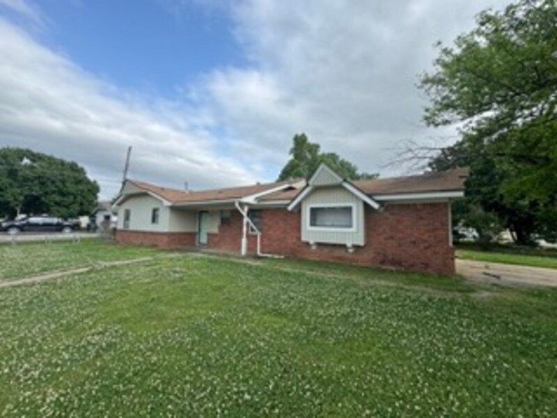 Primary Photo - 1400 Brookdale Dr