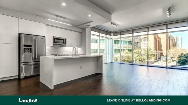 Foto del edificio - 2500 N Houston St