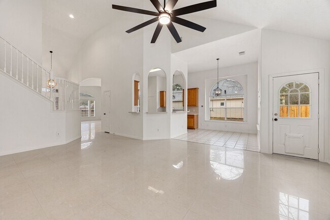 Foto del edificio - 910 Box Elder Dr