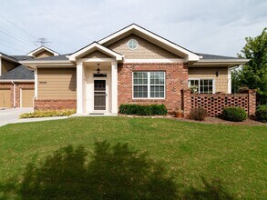 Building Photo - 5352 Manor View Dr NW