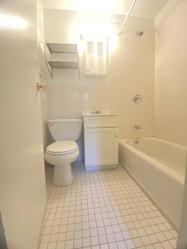 Building Photo - 402 W 54th St