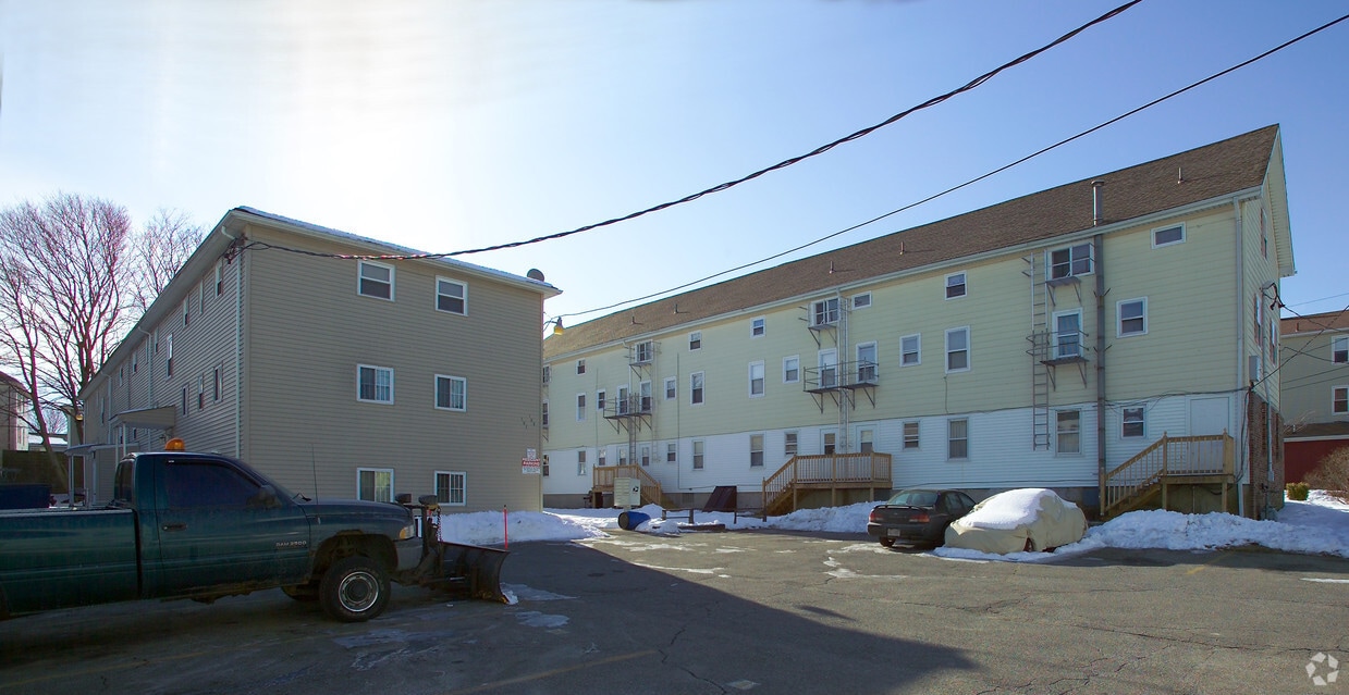 Building Photo - 6 Carver St