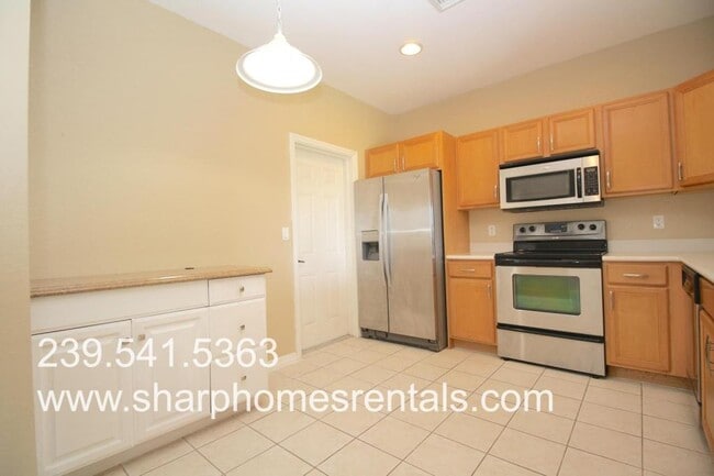 Building Photo - 2420 Laurentina Ln