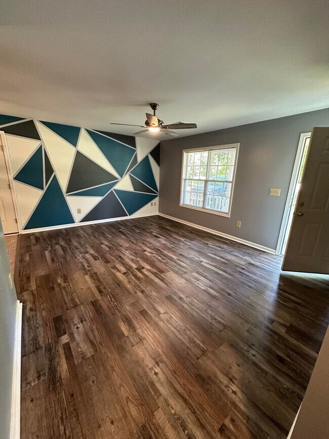 Foto del edificio - Get your lake therapy on, with this 3br 1ba close to the lake!